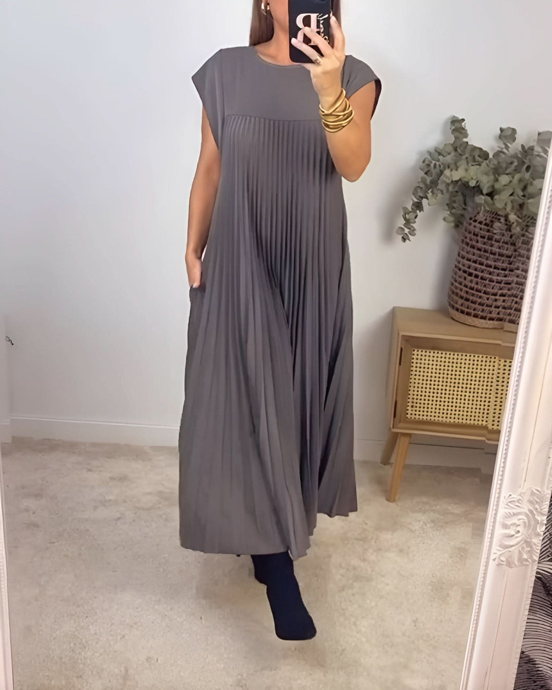 Simone | Lightweight and Refined Pleated Dress