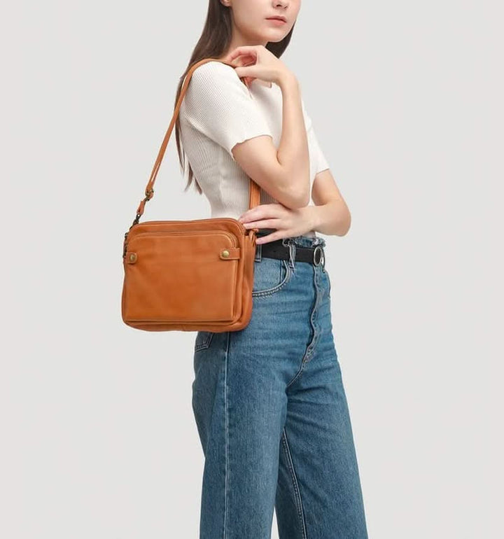 Daisy - Chic handbag with smart storage and premium craftsmanship