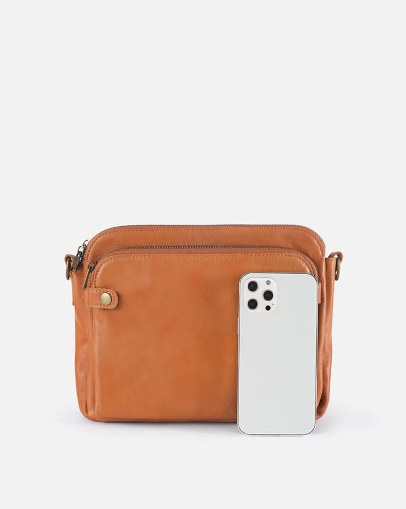 Daisy - Chic handbag with smart storage and premium craftsmanship