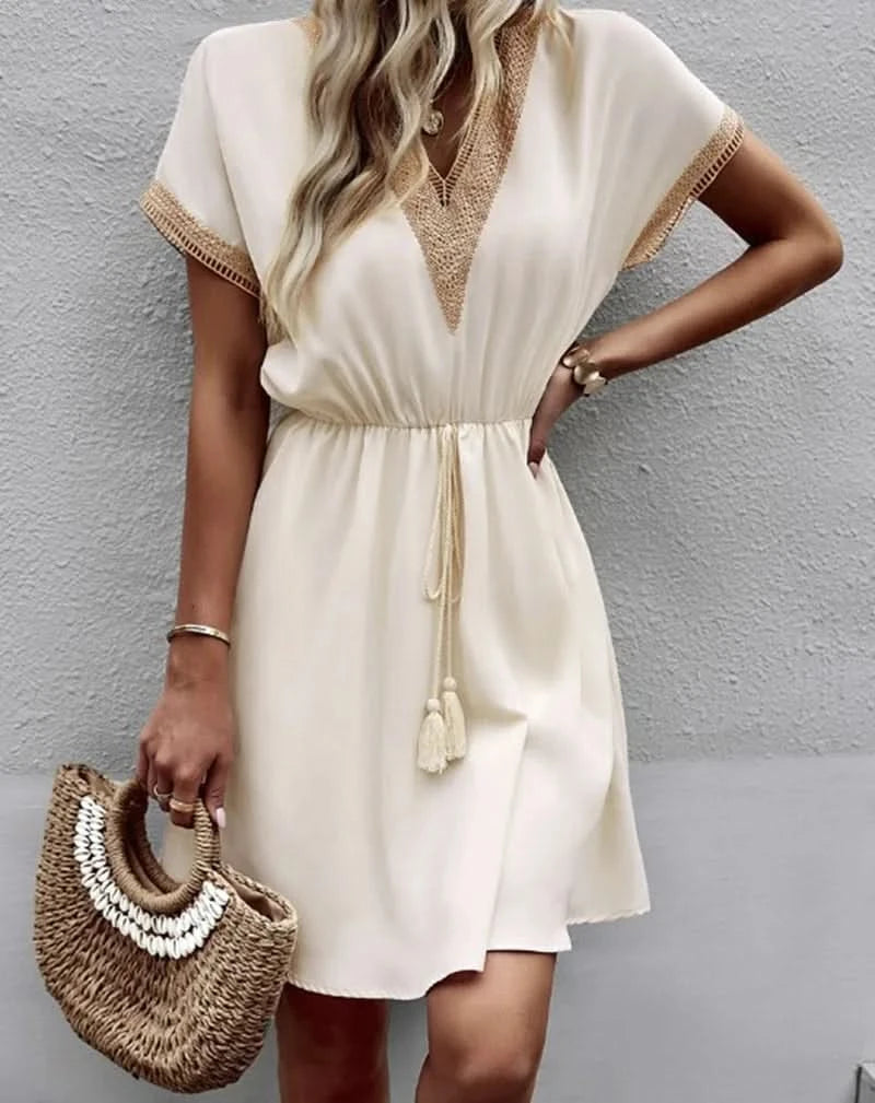 Josephine - Chic V-Neck Boho Dress with Flattering Waist Tie